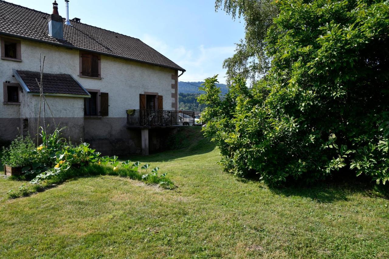 Ferme De Ma Grand-Mere Le Haut-du-Them Exterior photo